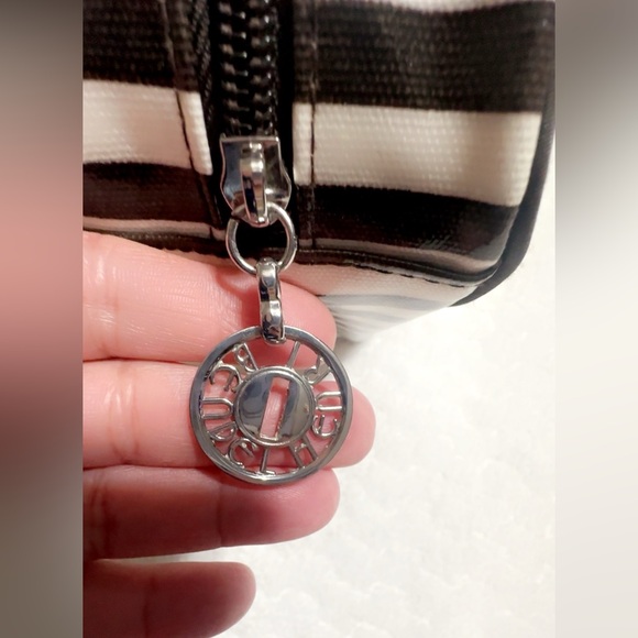 HENRI BENDEL BROWN & WHITE COSMETIC BAG & NEW DANGLE EARRINGS - Picture 4 of 6